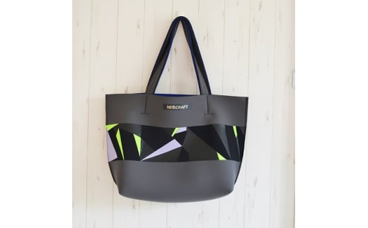 ウェットスーツ生地のトート型　アンビシャスバッグ 