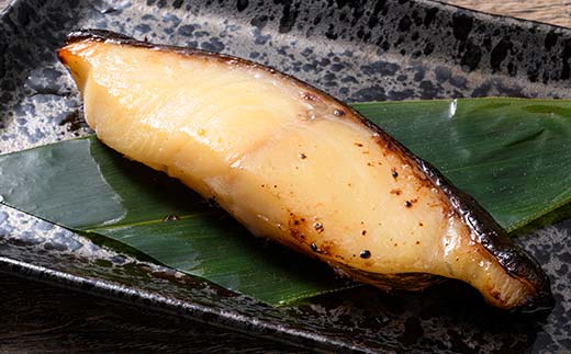 ★3ヶ月定期便 銀だら西京漬け★ 真空パック 小分け 2切れ×4袋 西京漬け おかず 銀ダラ 海鮮 銀だら 銀鱈 ギンダラ ぎんだら 魚貝類 漬魚 西京焼き 定期便 3回 便利 時短 タイパ 北海道 