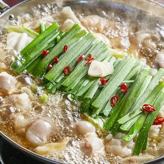 ウエスト博多もつ鍋（醤油味） | 福岡県 福岡市 福岡 九州 博多 返礼品 お取り寄せグルメ 取り寄せ グルメ 食品 お取り寄せ もつ鍋 モツ鍋 もつなべ 博多もつ鍋 鍋セット もつ鍋セット もつ モ