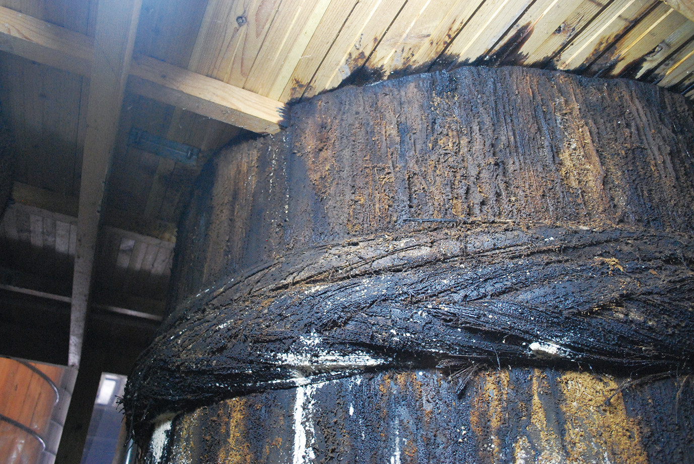130年使いこまれた木桶の中で長期熟成