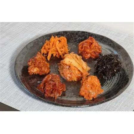 【ふるなびWEEK対象】本場韓国の味!全て手作りイカナンコツキムチ　計390g(130g×3パック)【配送不可地域：離島】【1467718】