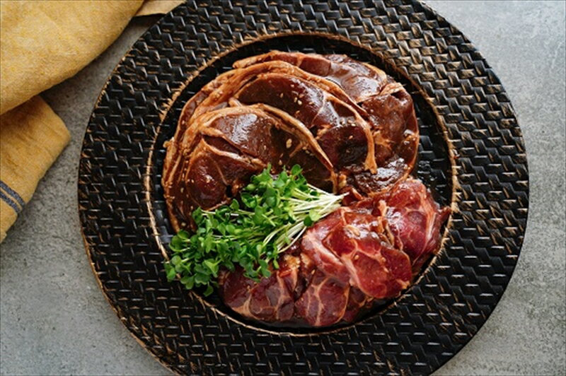 【ふるさと納税】老舗　菊地精肉店　ラム肉遺伝のタレ漬けセット【菊地　精肉店　ラム肉　タレ漬け　セット　北海道産　国産　地元　名物　頑固　おやじ　老舗　伝統　味付け　ロール肉 北海道 新冠町 】