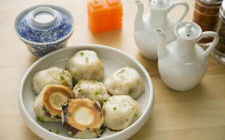 【全3回定期便】電子レンジで簡単 長崎成功胡椒餅 計18個 (6個×3回) + 長崎焼小籠包 計90個 (30個×3回) 【チャイデリカ】 ／ 焼小籠包 小籠包 点心 中華 雲仙うまか豚紅葉 長崎県 