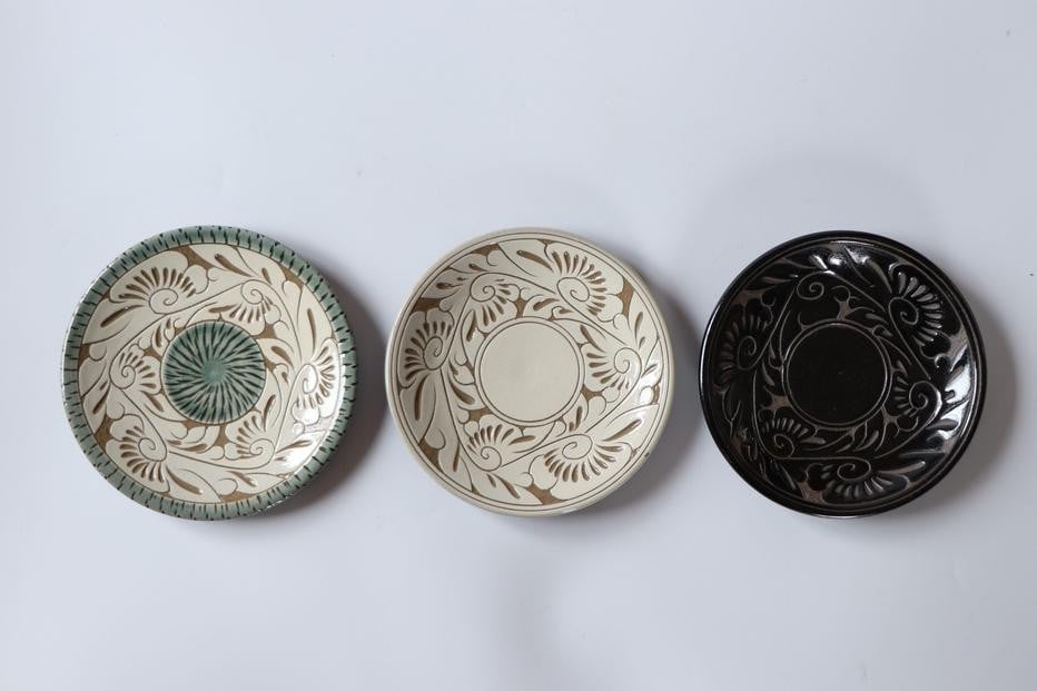 
            【カラー選択可】皿 ＜受注生産品＞唐草線彫 ( 5寸皿 × 1枚 )
          