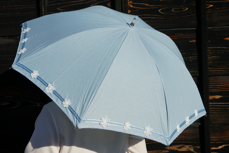 
雪華模様の刺繍入り日傘（晴雨兼用・サイズ50ｃｍ・UV加工・麻50％綿50％）カラー：水色 | 日傘 50センチ 晴雨兼用 UV加工 レディース 雪の結晶 ブルー 水色 おしゃれ かわいい スタイリッシュ 雨 梅雨 夏 日差し 日よけ 贈答 贈り物 プレゼント 父の日 母の日 お中元 お歳暮 御歳暮 茨城県 古河市 _BL22
