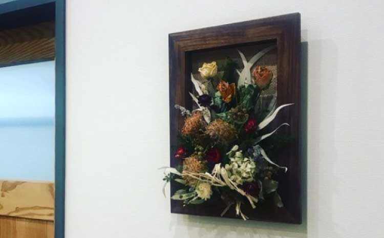 ドライフラワーベース ウォールナット 幅:30cm 奥行き:4cm 高さ:50cm 重さ:946g 花器 木製 ドライフラワー用 ウッド インテリア 壁掛け 花束 シンプル ギフト 贈り物 プレゼント