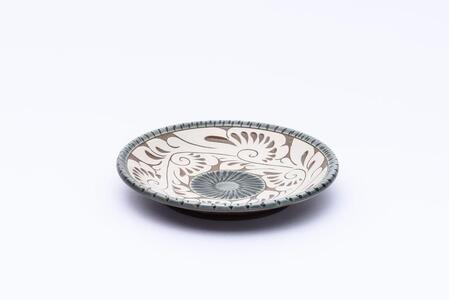 皿 ＜受注生産品＞緑釉唐草白抜線彫 ( 5寸皿 × 1枚 )｜沖縄　やちむん　育陶園　人気　伝統