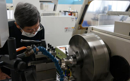 【限定数量】お猪口(小) / 金属 おちょこ 熱伝導 贈答品 文字刻印 職人 削り出し SUS304 ステンレス 熊本 菊陽町【ナカヤマ精密株式会社】[BHBI001]