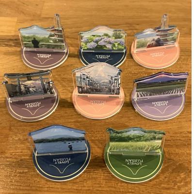 ふるさと納税 山梨県 課題解決型地域活性化富士山オリジナルアイテム 缶バッジ8個・スタンド6個・キーホルダー6個 |  | 01