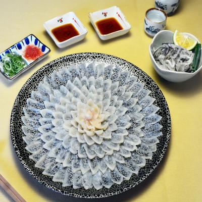 ふるさと納税 岡垣町 とらふぐ刺身　菊盛り一尺大皿30cm　ふぐ皮湯引き付　4人前(岡垣町)