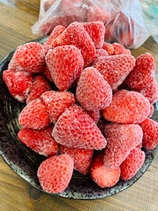 冷凍いちご　1kg（あきひめ、かおり野、紅ほっぺ） mi0065-0001