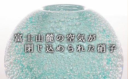 No.441 富士山麓で硝子職人が1点ずつ仕上げる泡の一輪挿し【エメラルドグリーン】 ／ ガラス 花瓶 花器 工芸品 山梨県【n0441_asg_B】