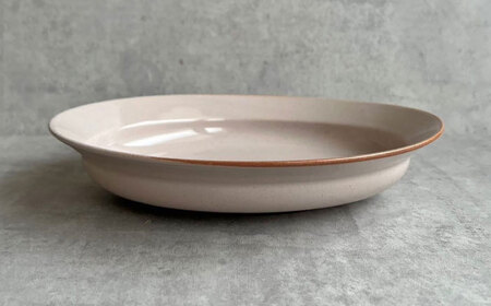 【瀬戸焼】リムカレー皿 2枚セット（桃）【株式会社カネ三商店】 / 皿 食器 カレー皿 ギフト プレゼント / 瀬戸市[BBDD013]