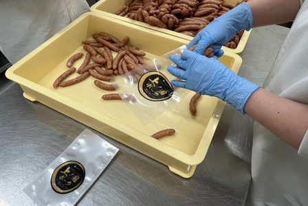 上ノ国ポークプレーンウインナー（90g×4パック）　豚肉　ぶたにく　ソーセージ　BBQ　おいしい　ジューシー　冷凍　お弁当　北海道産