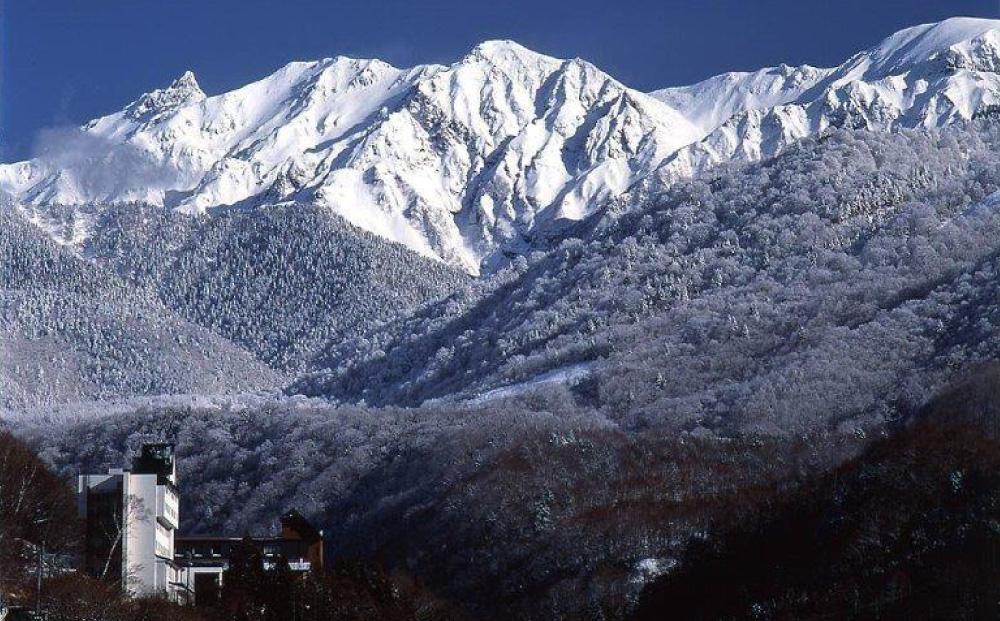 新穂高温泉「穂高荘 山のホテル」1泊2日＆貸切ハイヤー＆新穂高ロープウェイチケット付き【期間限定:2025年/2026年 5月～11月中旬】| 奥飛騨 温泉 観光 ロープウェイ 飛騨高山 高山エース旅