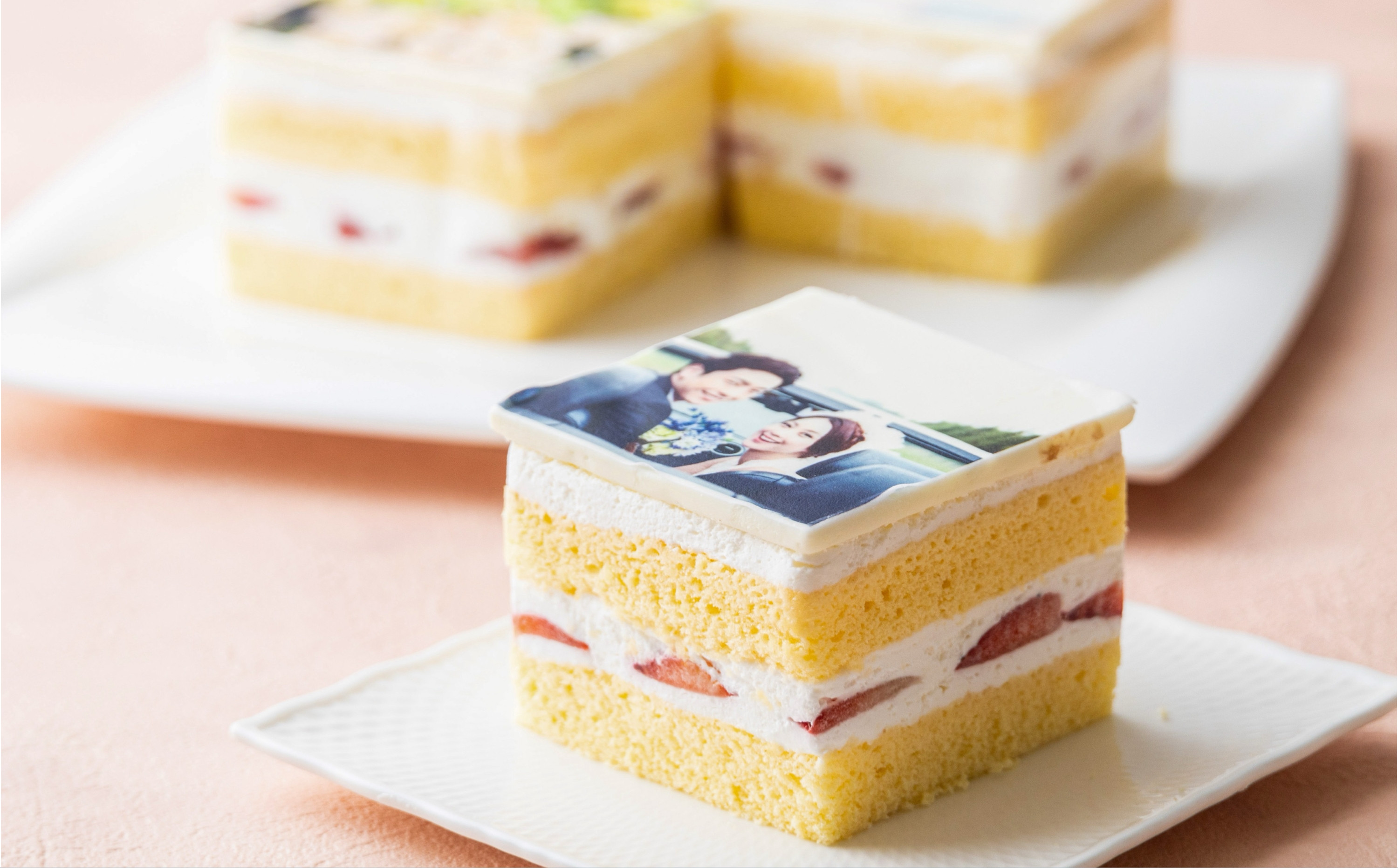 お気に入りの写真をホワイトチョコにプリント！オリジナルの美味しいケーキを。 4ピース アルバムケーキ（文字なし）
