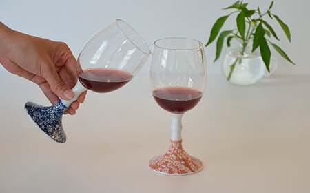 A14-54 ペアワイングラス（赤小菊・青小菊）東洋セラミックス