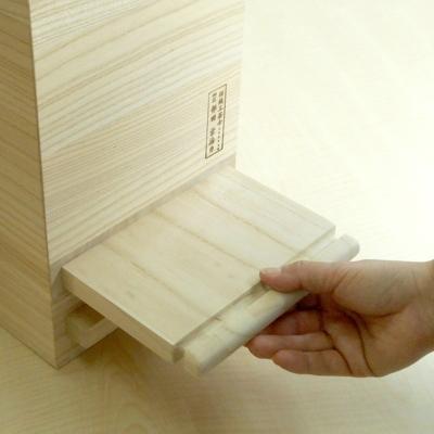 ふるさと納税 岸和田市 キャスター付き 桐製米びつ一合計量タイプ30kgサイズ |  | 02