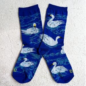 【ezu】relax and go slowly socks　◆靴下◆おしゃれ◆ジャガード編み◆白鳥【1650071】