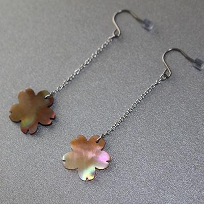 ふるさと納税 志摩市 貝のピアス【桜:マベ】