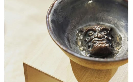 石見神楽の鬼面さかずき 瓦 瓦うつわ 盃 能面 石見神楽 伝統芸能 日本遺産 お祝い 贈り物 ギフト インテリア 陶器 【004_1326】