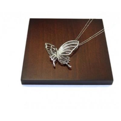 ふるさと納税 中央市 Pt950蝶モチーフダイヤモンドネックレス