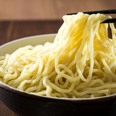 旨味と辛味が絶妙な「激カラ! つけ麺」420g(2食入り)×4個＜計8人前＞ 中太ストレート麺【配送不可地域：離島】
