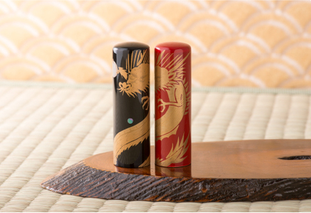 彫り士と蒔絵士の技術の融合『蒔絵印鑑18mm（鳳凰・昇龍）』 黒色　昇龍　はんこ 贈り物