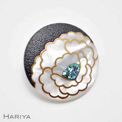 ふるさと納税 加賀市 牡丹蒔絵 白蝶貝ブローチ (30mm丸) |  | 02