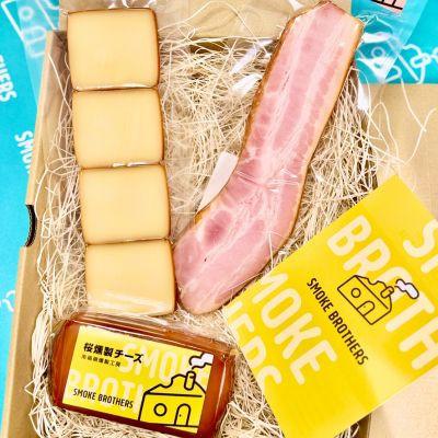 ふるさと納税 函南町 桜チップで燻したチーズとベーコン3点セット |  | 01