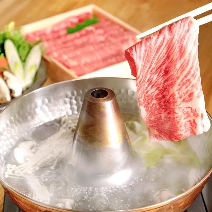 【冷蔵配送】 全国大会W受賞！奥出雲和牛肩ロースしゃぶしゃぶ肉の定期便800g×7回 （毎月17日お届け） 【牛肉 定期便 肩ロースしゃぶしゃぶ肉 7回 800g 肩ロース しゃぶしゃぶ 人気 冷蔵 国産 奥出雲和牛 黒毛和牛 ブランド牛 贅沢 お祝い 贈り物 プレゼント ギフト】