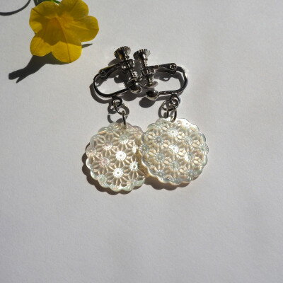 【ふるさと納税】白蝶貝のレース彫刻「麻」イヤリング【1237884】