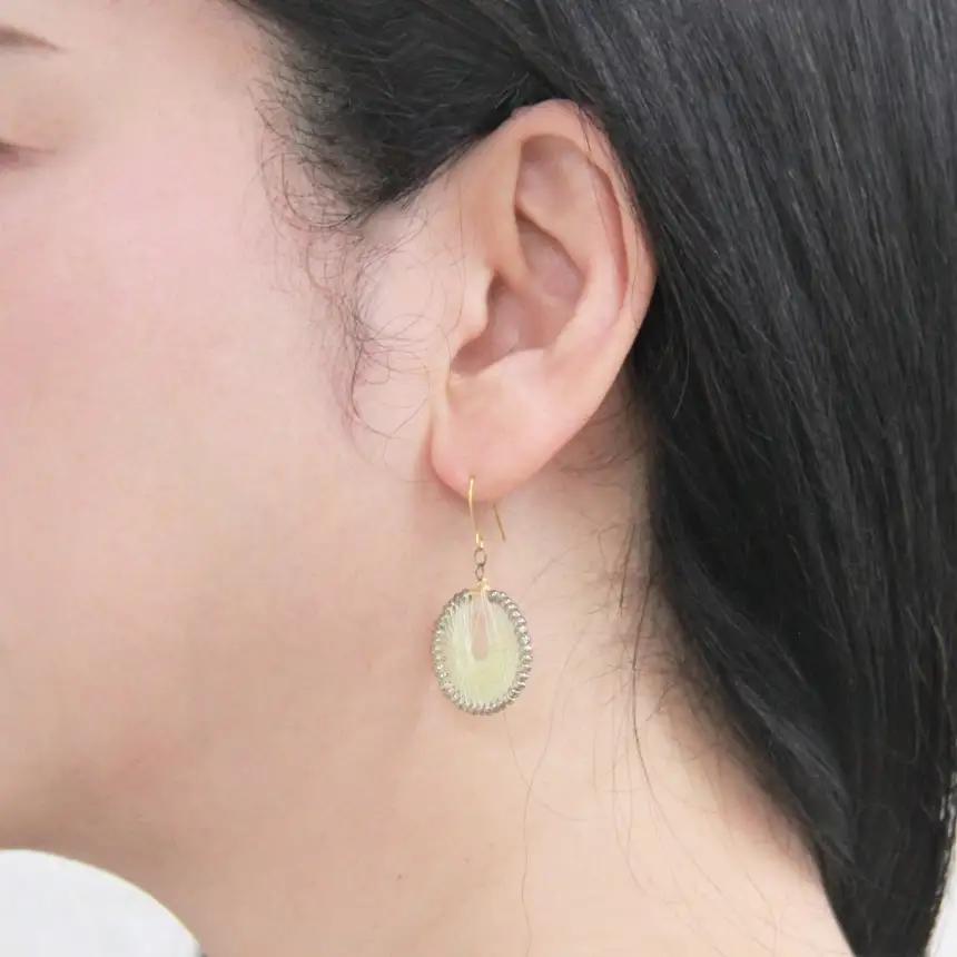 野生のシルク 繊維のダイヤモンド 天蚕糸のアクセサリー 【 糸かけイヤリング 】