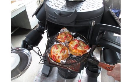 ロボット型薪ストーブ（サムライ）災害備蓄 防災グッズ 暖炉 オブジェ 置物 ピザオーブン【R00759】