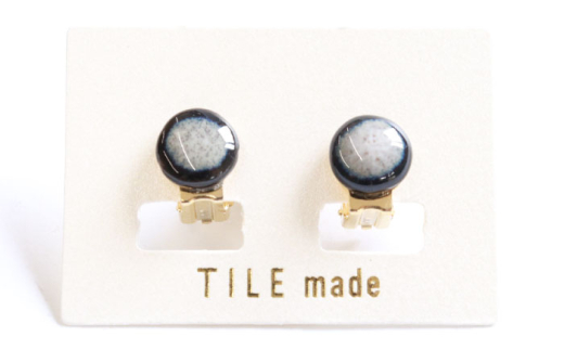 【美濃焼】 白むら タイル イヤリング 直径10mm 瑞浪市 / TILEmade タイル アクセサリー ハンドメイド [AZCD061]