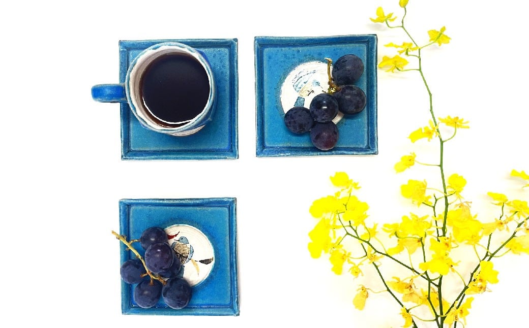 返礼品以外は付属しません。
写真のぶどうは1房を半分に分けたサイズです。