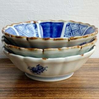 【使いやすいサイズ感！柄違い3個セット】 有田焼 伯父山窯 桔梗渕小鉢 【まるふく】 染付 手描き 小鉢 多用鉢 丈夫 ボウル ギフト A25-479_イメージ2