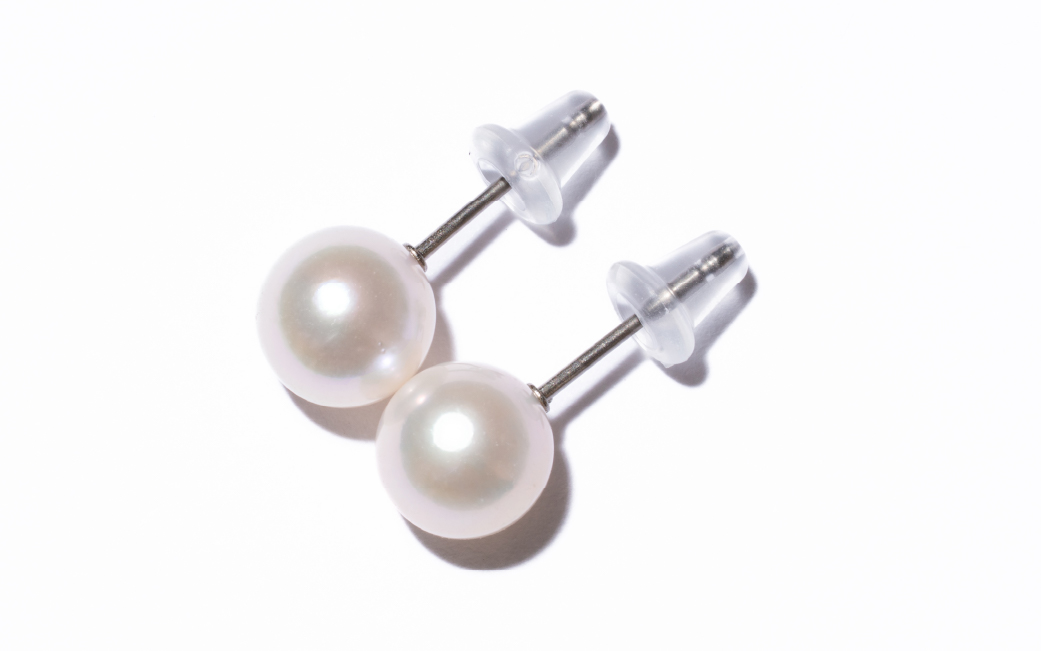 617 アコヤ真珠ピアス 純チタン7.5mmup　ジュエリー 貴金属 宝石 定番 フォーマル ギフト 贈り物 シンプル 冠婚葬祭 結婚式 入学式 卒業式 伊勢志摩