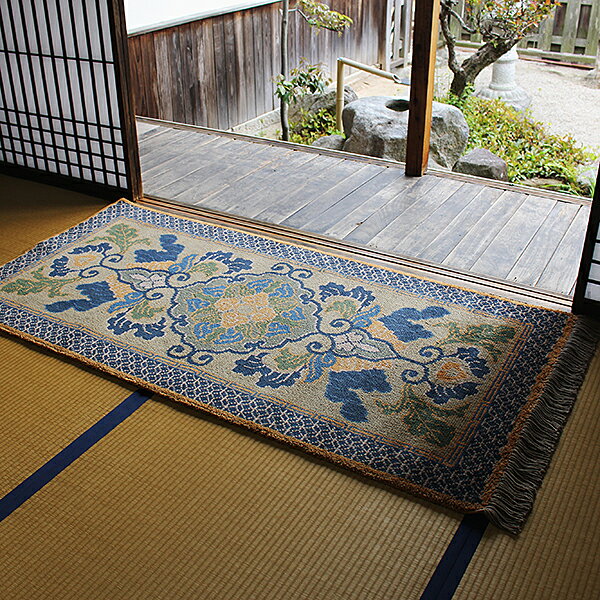 【ふるさと納税】鍋島緞通【手織り】95×191cm 蟹牡丹文縁七宝繋に小雷文朽葉 絨毯 ラグ カーペット 織物：D323-003