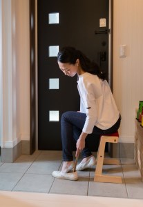㈱山上木工 スツール 「ISU－PAPYRUS」専用オプションコース付 （フック+靴べら）| フック 靴べら 組立 組立式 スタッキング 省スペース 木製 玄関 収納 北海道 津別町 送料無料