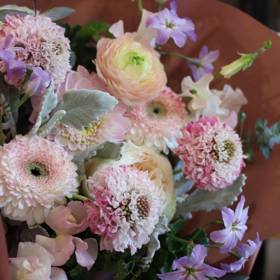 ※写真はイメージです。色の組み合わせやお花の品種のご指定はできません。