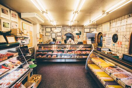 《兵庫県地域資源認定品》名産神戸肉旭屋 たかさご本店 神戸牛リブロースステーキ 150g×2枚【神戸ビーフ 神戸ビーフブランド 高級和牛 神戸肉 兵庫県 高砂市】