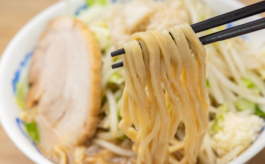 ジャンクガレッジのラーメン3食&自家製チャーシュー1本(300g前後) | ジャンガレ 二郎系 ラーメン 冷凍ラーメン 行列店 セット まぜそば 太麺 濃厚 豚骨スープ 豚骨醤油 中華そば G系 焼豚