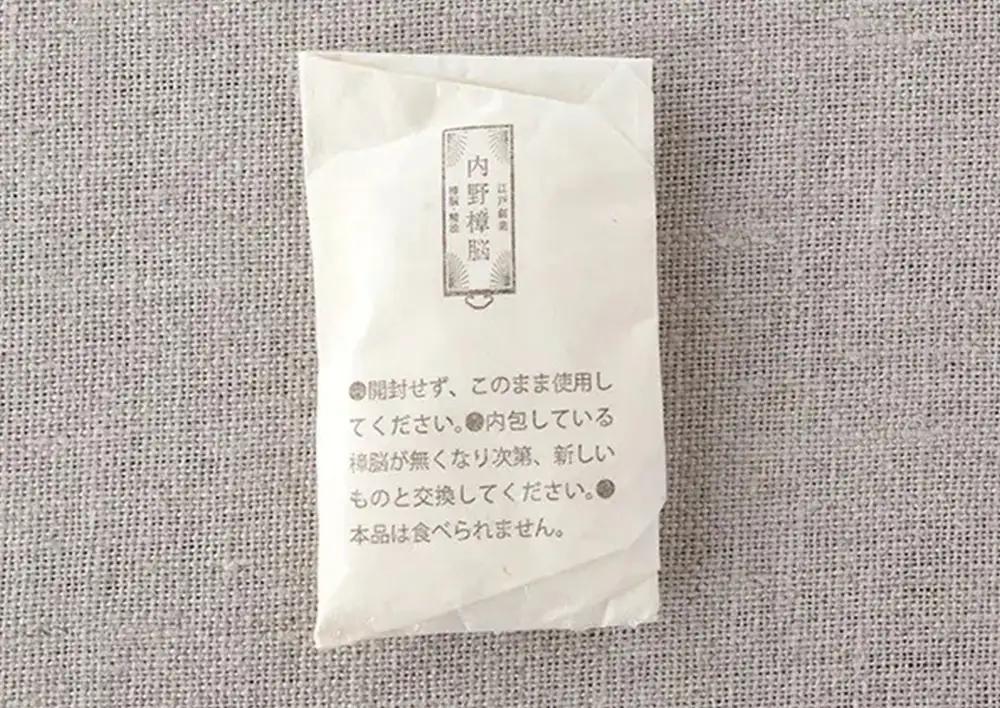 A353 天然樟脳 12個入り ( 1袋4g ) 合計48g しょうのう 九州産 天然樟 クスノキ 防虫 虫よけ 虫除け 防虫剤 芳香 除湿