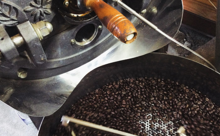 【全12回定期便】粉 深煎り 珈琲豆おまかせ2種セット 珈琲 コーヒー 焙煎 【宍戸珈琲】 [AKGP021]