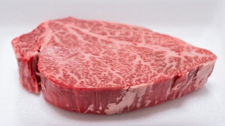 【近江牛 ステーキ用(ヒレ1枚)】肉 牛肉 和牛 黒毛和牛 ステーキ肉 国産 バーベキュー 贈り物 ブランド牛 三大和牛 ギフト プレゼント 冷凍 滋賀県 竜王 ふるさと納税
