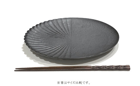 A35-124　有田焼　吉右エ門窯・泡化粧ブラック片菊割23cmプレート　24to3 西富陶磁器