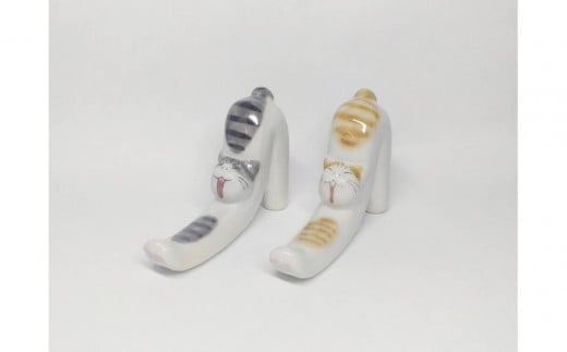 
            ペア箸置 のび猫 茶トラ・サバトラ 九谷焼 雑貨 日用品 食器 箸 ペア 箸置 猫 茶トラ サバトラ 九谷焼 銘品 キッチン用品 インテリア 伝統工芸 和食器 デザイン コレクション 置物 石川 金沢 北陸 復興支援 復興応援
          