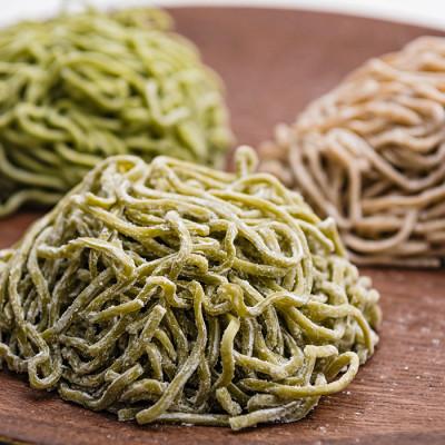 ふるさと納税 与那原町 【生麺】もちもち触感のバジル麺10食セット |  | 01