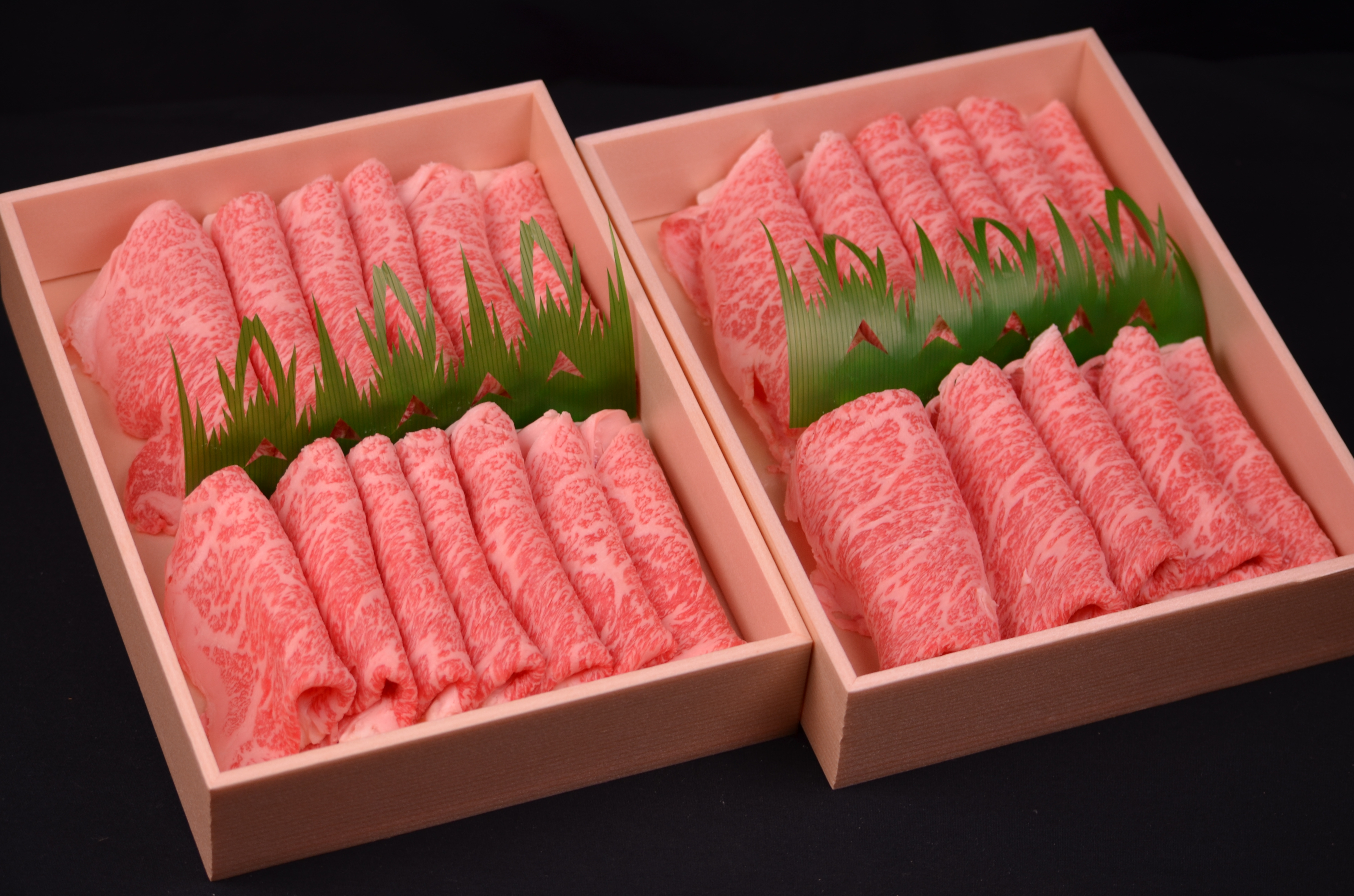 
            【4か月定期便】鳥取和牛赤身すき焼きしゃぶしゃぶ用1kg（500g×2）
          